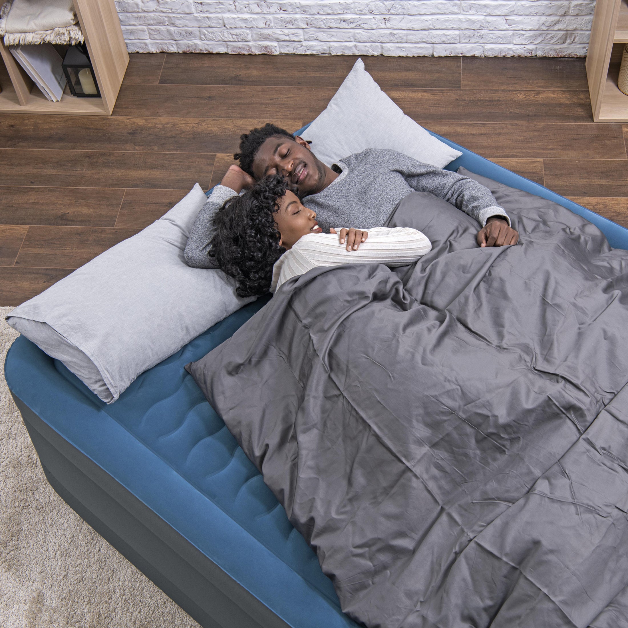 Bestway Tough Guard Air Mattress Queen 18 with Built-in AC Pump - Image 11